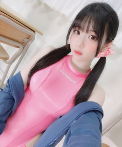 霜月shimo -  Pink Swimsuit 粉色泳装 [21P-100MB]